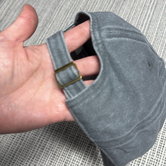 Gray Cap with Octopus Design unisex - Picture 5 of 5